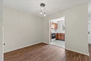 Photo #5: 21050112 Listing