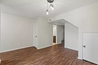 Photo #6: 21050112 Listing