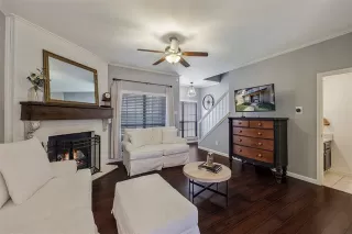 Photo #4: 21050228 Listing