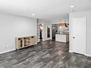 Photo #4: 21050323 Listing