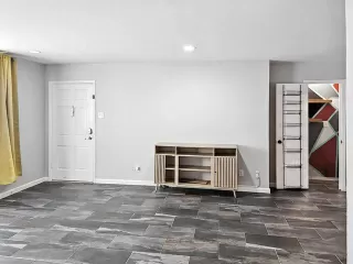 Photo #5: 21050323 Listing