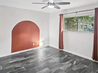 Photo #6: 21050323 Listing