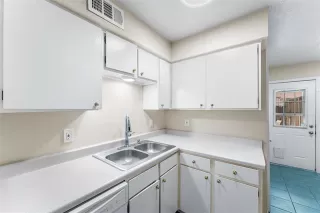 Photo #5: 21050547 Listing 