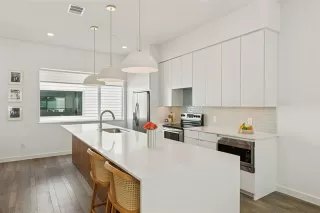 Photo #3: 21051520 Listing