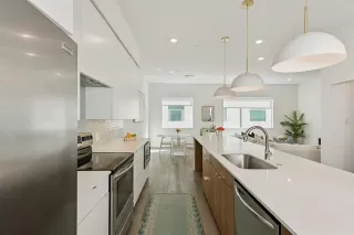 Photo #4: 21051520 Listing