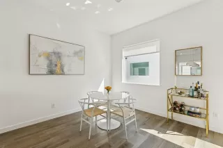 Photo #6: 21051520 Listing