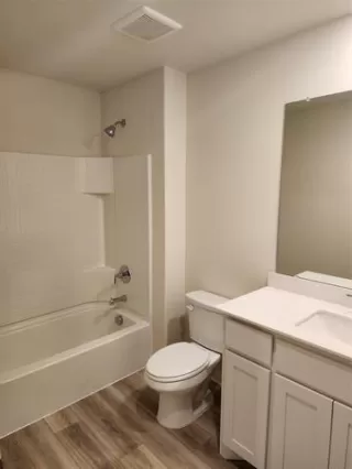 Photo #6: 21051533 Listing