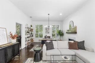 Photo #3: 21051751 Listing