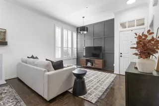 Photo #4: 21051751 Listing