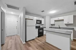 Photo #4: 21052120 Listing 
