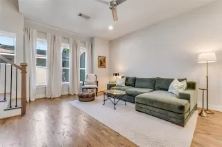 Photo #3: 21052290 Listing