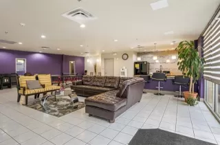 Photo #5: 21052337 Listing