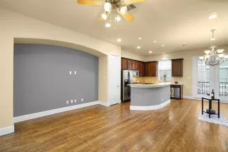 Photo #5: 21053053 Listing