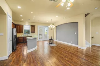 Photo #6: 21053053 Listing