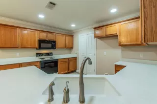 Photo #6: 21053264 Listing