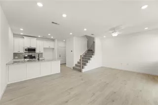 Photo #4: 21053821 Listing