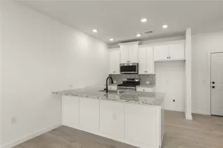 Photo #5: 21053821 Listing