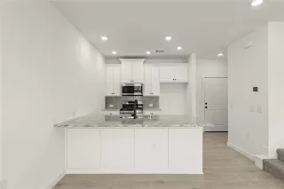 Photo #6: 21053821 Listing