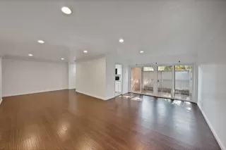 Photo #4: 21053893 Listing