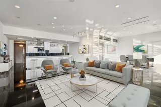 Photo #4: 21053900 Listing