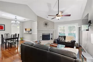 Photo #4: 21054052 Listing