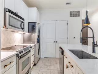 Photo #5: 21054139 Listing