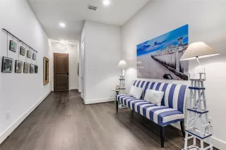 Photo #4: 21054616 Listing