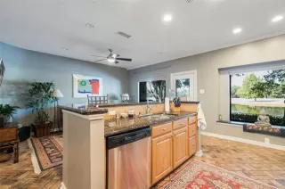 Photo #3: 21054992 Listing