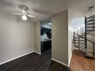 Photo #3: 21055043 Listing
