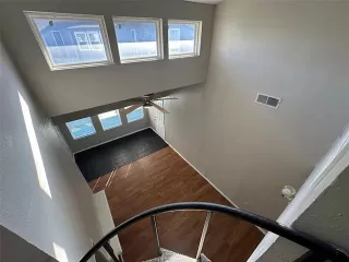 Photo #5: 21055043 Listing