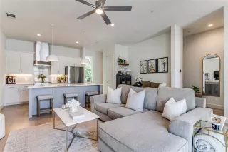 Photo #4: 21055326 Listing