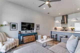 Photo #6: 21055326 Listing