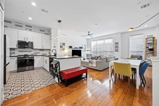 Photo #2: 21055884 Listing