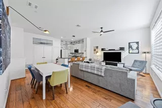 Photo #3: 21055884 Listing