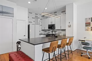 Photo #5: 21055884 Listing