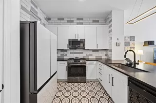 Photo #6: 21055884 Listing