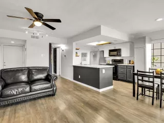 Photo #6: 21056302 Listing