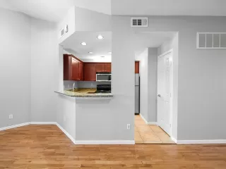 Photo #6: 21056444 Listing