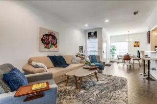 Photo #5: 21057104 Listing