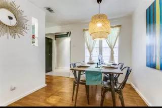 Photo #5: 21057146 Listing