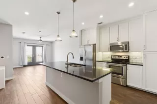 Photo #3: 21057268 Listing