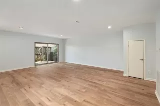 Photo #6: 21057918 Listing