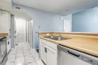 Photo #6: 21058391 Listing