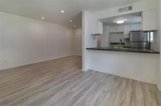 Photo #4: 21058618 Listing