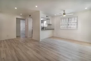 Photo #6: 21058618 Listing