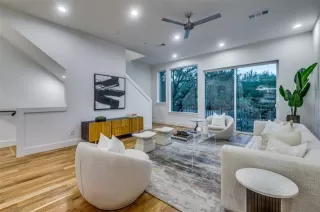 Photo #6: 21058622 Listing