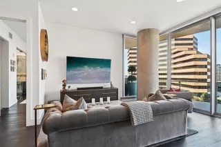 Photo #6: 21058670 Listing