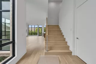 Photo #4: 21058940 Listing