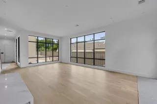 Photo #5: 21058940 Listing