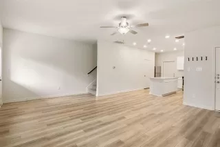 Photo #4: 21059073 Listing